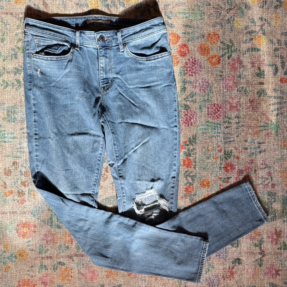 Levi's 711 Women’s 30 Skinny Distressed Denim Jeans GUC